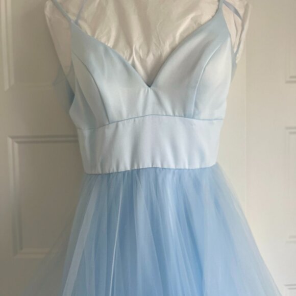 Madison James  Cinderella Dress, baby blue, size 0
Bust 30
Waist 24
Length 60 - Picture 6 of 11